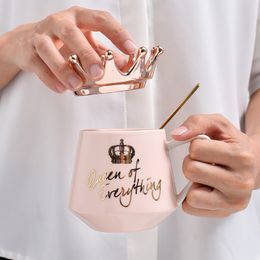 Creative Crown Ceramic mug Cute Coffee Mug Milk Cup with spoon lids Coffee tea Cup 300ml Capacity Water Mugs X-Mas Gift 210409