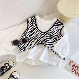 Korean Fashion Girl Top Suit Spring Autumn New Long-sleeved Bottoming Shirt + Striped Vest Toddler Kids Baby Clothes Sets 2pcs G1224