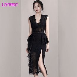 LDYRWQY summer waist lace v-neck temperament French ladies slim black dress Office Lady 210416