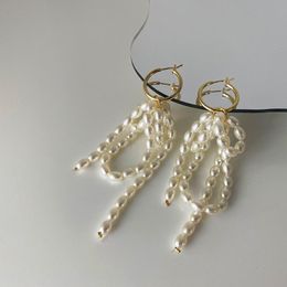 HOOP HUGGIE ALLME Elegante Barroque Pendientes de perlas de agua dulce para mujeres Ganchos de color de oro Joyería de boda geométrica
