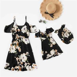 Summer Floral Print Black Strappy Off Shoulder Dresses for Mommy and Me 210528