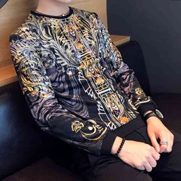 Luxury Gold Print Velvet T Shirts Men Royal Retro Long Sleeves Tshirt Casual Slim Social T Shirts Streetwear Hip Hop Tops 210527