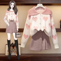 Sweet Girls Pink Clothes Suit Autumn Winter Doll Collar Heart Pattern Pearls Sweater + Sashes Pleated Skirt Wool Two Piece Sets 210416