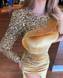 Sexy One Shoulder Gold Evening Dresses 2021 Long Sleeve Mermaid Prom Gowns for Women Sequin Velvet Split Party Dress276L
