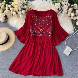 Women Retro Embroidered Dress Female Fashion Round Neck Flare Sleeves Holiday Vestidos M315 210527