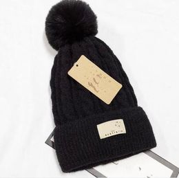 Luxury beanies Hight quality men and Wool knitted hat classical sports skull caps women High-end casual gorros Bonnet 32