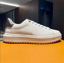 2021 Ladies White Shoes, plain color, thick soles, cowhind embossed, comfortable and casual matching shoe, size 35-41