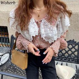 Women Blouse Spring Pleated Vintage Floral Shirts Lace Patchwork Long Sleeve Blusas Sweet Button Fashion Temperament Tops 210519