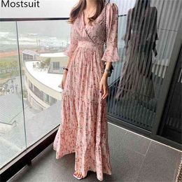 Vintage Fashion Floral Printed Long Maxi Dress Women Flare Sleeve V-neck A-line Pleated Dresses Elegant Party Beach Vestido 210513