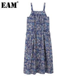[EAM] Women Blue Pattern Printed Pleated Long Strapless Dress Sleeveless Loose Fit Fashion Spring Summer 1DD8713 210512