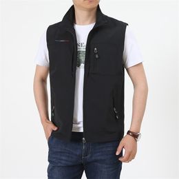 Spring Summer Breathable Vest Many Pockets Men Outdoors Pocket Waistcoat Male Pographer Tactical Big Size Sleeveless Jacket 210923