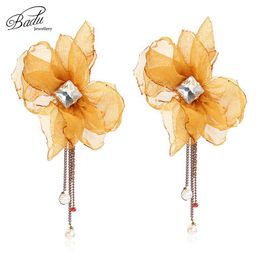 Badu amarelo fios de flor de flores Brinco elegante estilo Zirconia Floral Chain Brincos para Mulheres Fashion Jewelry Party