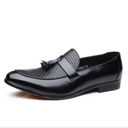 Stylish Men's Casual Shoes Men Slip-on Leather Shoes Mens Fashion Tassels Loafers Moccasins Party Wedding Flats