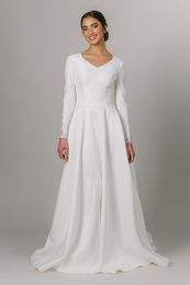 2021 Simple A-line Satin Modest Wedding Dresses Bridal Gowns V Neck Long Sleeves Custom Made Elegant