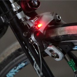 -Lumières à vélos Étanche Bicyclette Nano Frein Frein Arrière LED Luminosité Sécurité AVERTISSEMENT AVERTISSEMENT CYCLING ACCESSOIRES