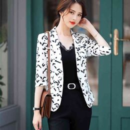 Spring Korean version of the waist wild white small suit female jacket Office Lady Three Quarter 210416