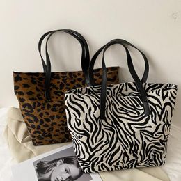 Vintage Canvas Shoulder Top-handle Bag Women Fashion Animal Pattern Commuter Handbags Large Capacity Shopping Totes Bags