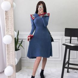 Maglione a fiori jacquard blu con maniche svasate vintage Primavera Donna Elegante colletto con risvolto Pullover in maglia Abito da donna a trapezio 210416