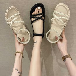 Fashion Solid Color PU Leather Sandals New Summer Korean Round Toe Platform Sandals Casual Buckle Flat Platform Beach Shoes Y0721