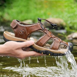 Fashion Summer Casual Men Outdoor Sandals Breathable Flat Sole Beach Shoes Brown Water Shoes Genuine Leather Casual Sandals 2021 Y0714