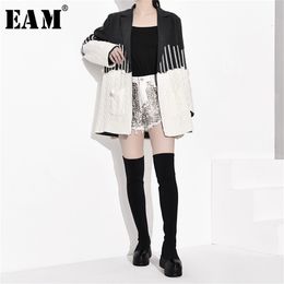 [EAM] Loose Fit Grey Cotrast Colour Split Knitting Jacket Lapel Long Sleeve Women Coat Fashion Spring Autumn JZ2481 211109