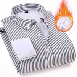 Striped Shirts Mens Business Casual Long Sleeve Men Shirt Oversize Camisas Plus Velvet Chemise Homme Button-Down Thick Warm 210524