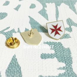 10pcs Masonic Pins Badge mason Masons Brooch Crusader Warrior Order Knight White Shield with Red Maltese Cross Lapel Pin