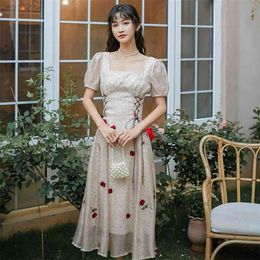Abito estivo vintage elegante con scollo quadrato e fiori ricamati casual con lacci A Line Dres Midi Robes coreano 210520