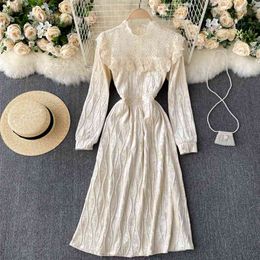 Spring Fashion Round Neck Lace Stitching Velvet A-line Dress Women Long Sleeve Elegant Vestido De Mujer Clothes Q736 210527