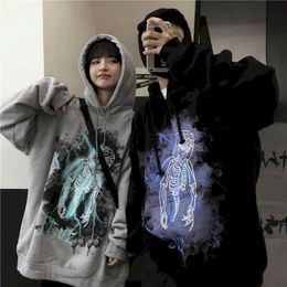 Hooded sweatshirt men and women trend autumn winter Korean dark graffiti cartoon plus velvet loose coat printing 210526