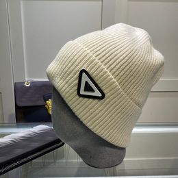 Classic Womens Mens Designer Beanie Luxurys Double Triangle Beanies Fashion Cap Hat For Winter Couples Women Men Caps Hats 21111524XS