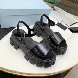 2022 Monolith Luxurys Designer Women Sandals Summer Buckle Strap Patent Leather Slides With Original Box Classics Wide Solid Pattern Canvas Slipper 86999