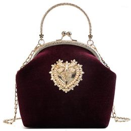 Bolsas de noche 2021 Femme Retro Velvet Pearl Handbag Vintage Velor Heart Design Bag Body Party Bride Embrague Insignia Monedero