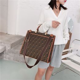 Factory online sale Boutique women's new messenger bag large capacity versatile mature fashion foreign style one shoulder portable