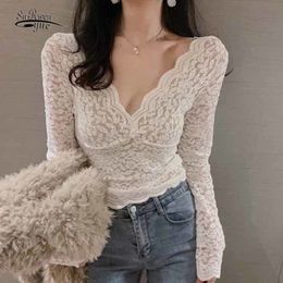 Slim Hollow Lace All-match Expose Clavicle White Top Sexy Wave Shape V-neck Autumn Winter Base Blouse Women Sweet 12255 210508