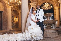 2024 Luxurious Sweetheart Mermaid Wedding Dresses Bridal Gowns Cathedral Train Cascading Ruffles Tiered Plus Size African Nigerian Fishtail Robe De Mariee