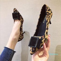Sexy Leopard Women Heels High Sapatos Elegantes Bombas de Officas Animais Impressão de Animal Ponto de Luxuja Multifunção Blackle Buckle