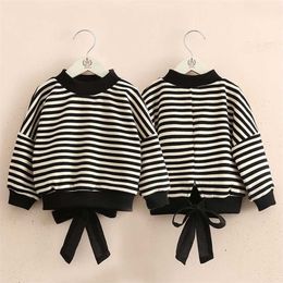 Autumn Spring 3 4 6 8 10 12 Years Children O-Neck Knitted Pullover Cotton White Black Striped Sweater For Kids Baby Girls 211104