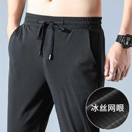 estate ultra-sottile di seta del ghiaccio pantaloni a nove punte pantaloni casual tendenza degli uomini sciolti ad asciugatura rapida sport pantaloni con aria condizionata 211201