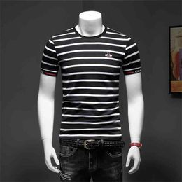 New Men's T-Shirt Silk Cotton Short Sleeve T-Shirt Round Collar Self-Cultivation Youth Bee Embroidery Striped T-Shirt 210409