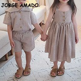 Verão crianças meninos meninas 2-pçs conjuntos tripulação pescoço mangas curtas camisas xadrez + vestido de sling roupas de estilo bonito E233 210610