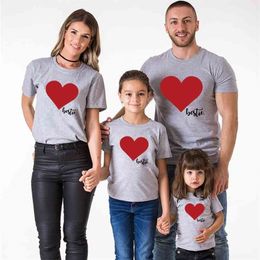 Family look mom and my clothes T-shirt family match summer love print t-shirt dad son of four 210724