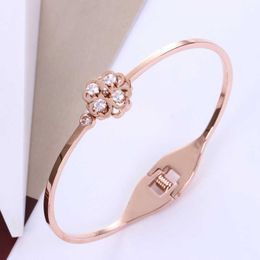 Yun Ruo New Arrival Punk Luxury Swiveling Flower Bangle Rose Gold Color Women Birthday Gift Titanium Steel Jewelry Not Fade Q0717