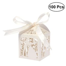 100pcs Couple Design Luxury Lase Cut Wedding Sweets Candy Gift Favour Boxes with Ribbon Table Decorations (Creamy-beige) 210517