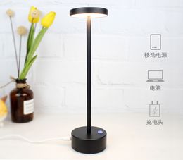 Comodino domestico lampada da tavolo piccola a led scrivania per protezione degli occhi per studenti ricarica USB atmosfera notturna luce impermeabile IP54 2200mAH