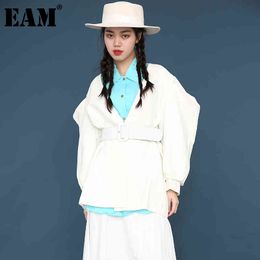 [EAM] Spring Autumn V-collar Long Batwing Sleeve Fold Split Joint Green Loose BandageJacket Women Coat Fashion JL08300 21512