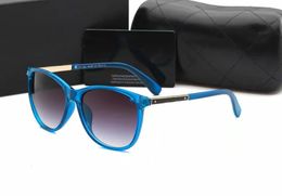 267 men classic design sunglasses Fashion Oval frame Coating UV400 Lens Carbon Fibre Legs Summer Style Eyewear with
