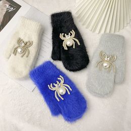 Niche Handmade Pearl Rhinestone New Autumn and Winter Women's Solid Colour Bag Finger Gloves Warm Outdoor Finger Gloves Outdoor Factory Price