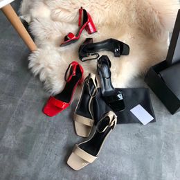 Sandali Scarpe da donna Tacchi Diapositive Designer Pelle di lusso Tacco a forma di gattino Pantofole casual sexy Classici Cinturino con fibbia Sandalo kaki Pantofola per scarpe