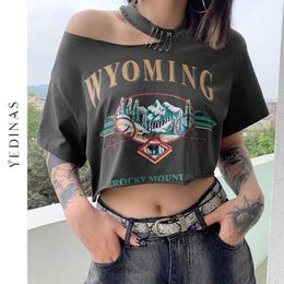Yedinas Summer Vintage Grunge Print Crop Top Women Punk Irregular Hollow Out T Shirt Pin Decoration 90s Y2k Hip Hop Streetwear 210527